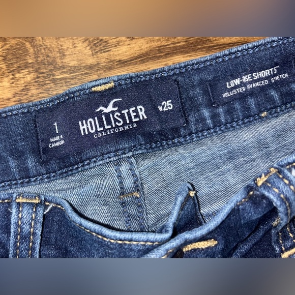 Hollister Low Rise Shorts Size 1 - Picture 2 of 9